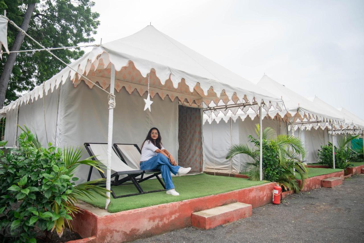 Unity Holiday Tent City Kevadia エクステリア 写真