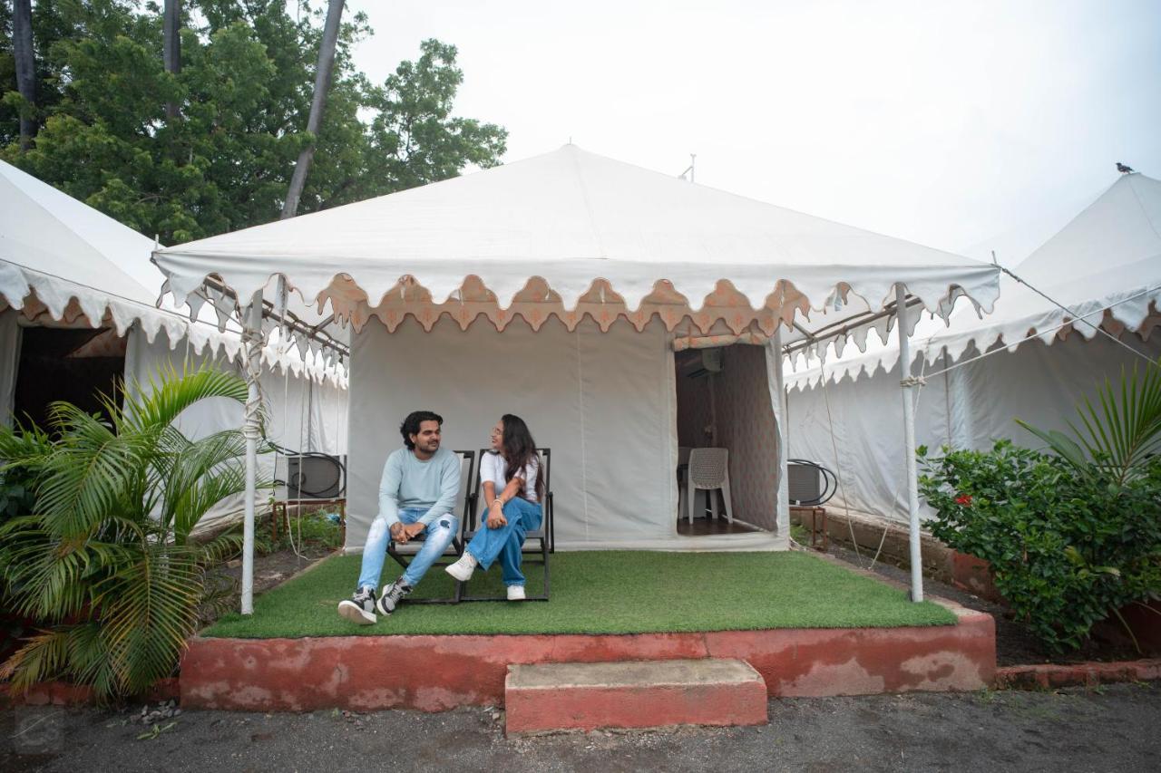 Unity Holiday Tent City Kevadia エクステリア 写真