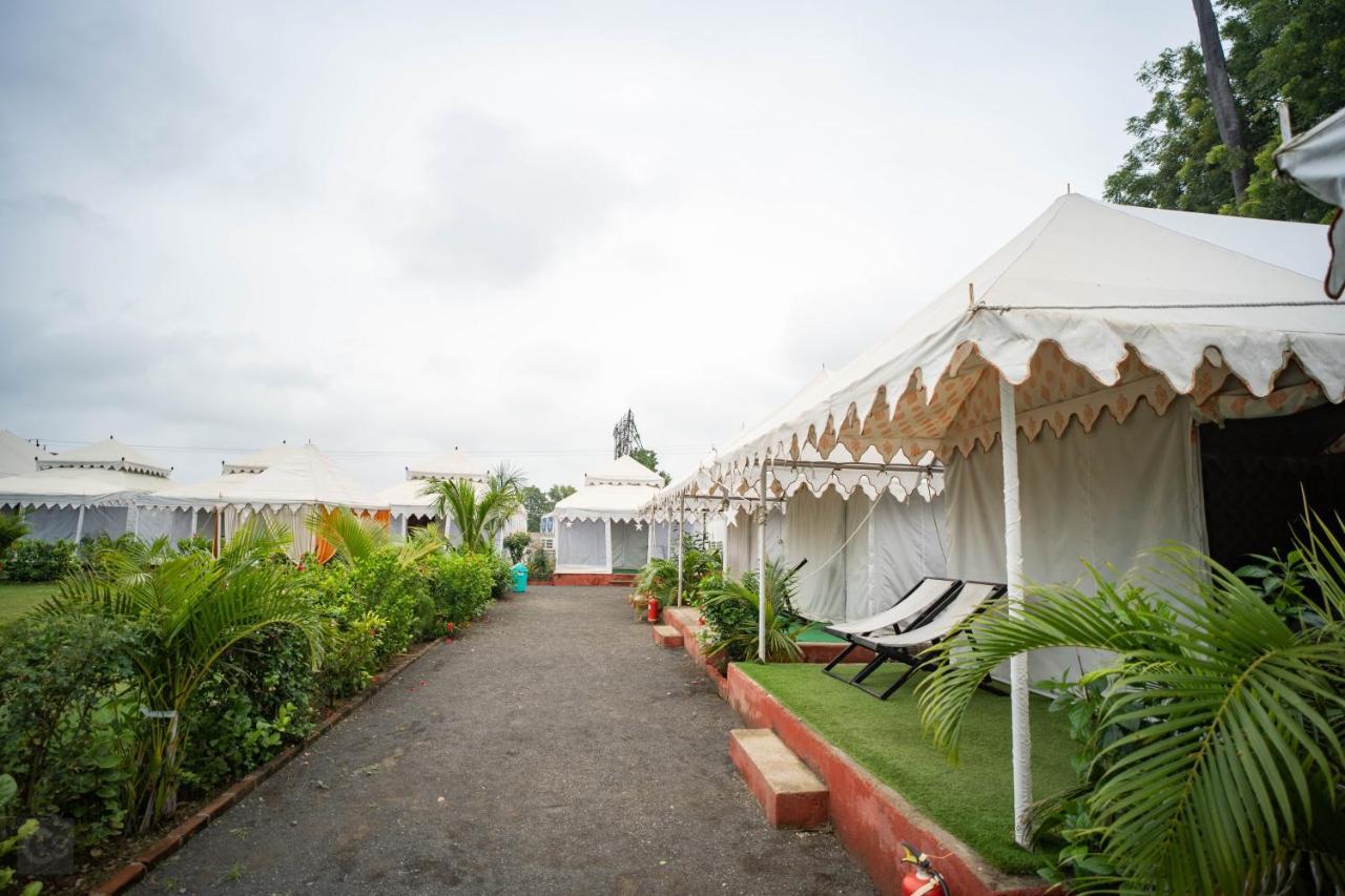 Unity Holiday Tent City Kevadia エクステリア 写真